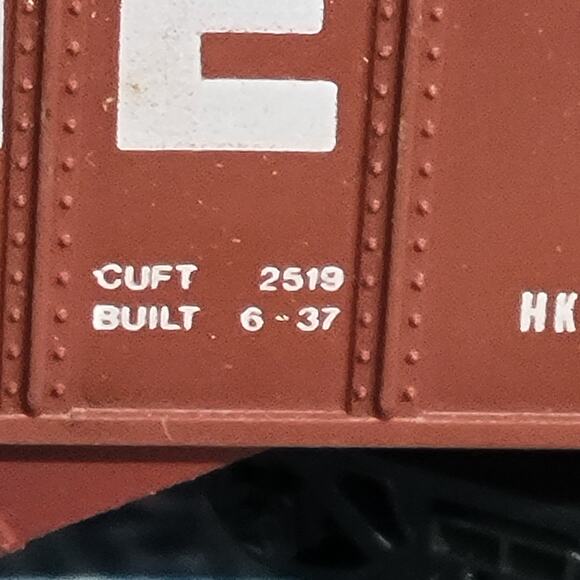 H.O scale 4 bottom hopper with foam rocks brown and white - Picture 3 of 8